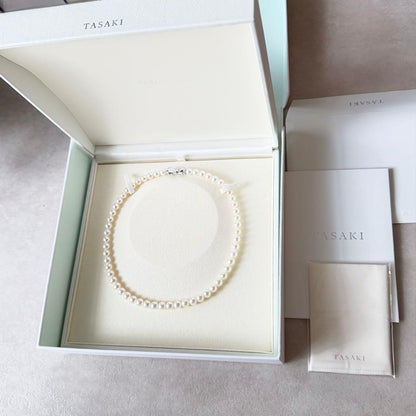 TASAKI Akoya Pearl Necklace 42cm with 7.5mm white pearls laid flat