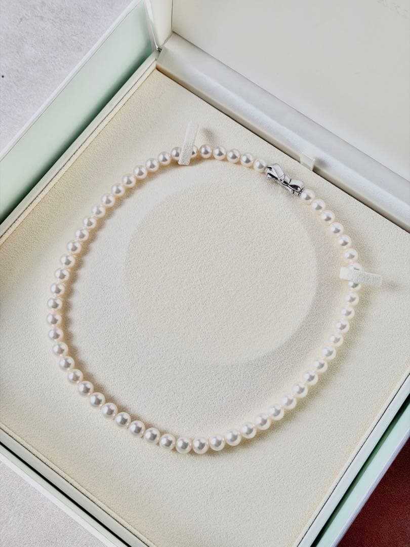 TASAKI Akoya Pearl Necklace 42cm with 7.5mm white pearls laid flat