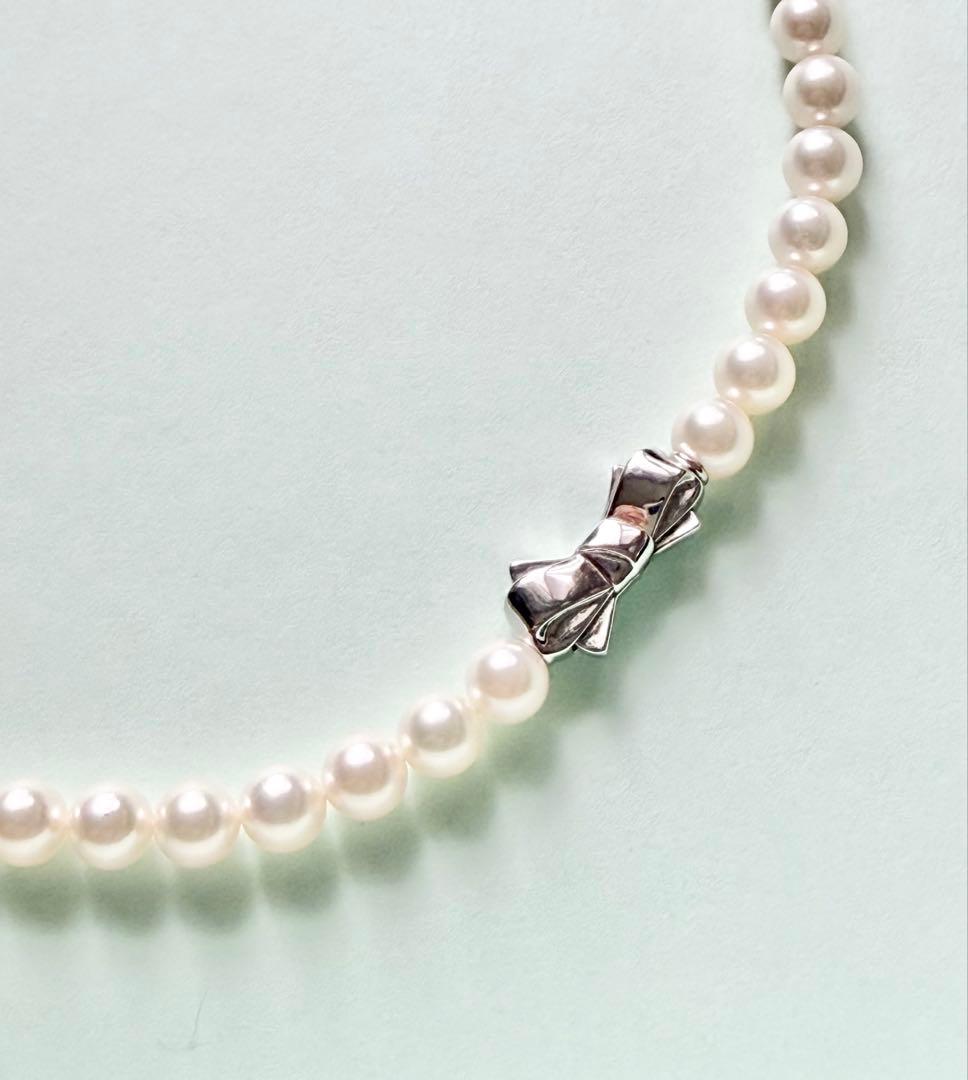 TASAKI Akoya Pearl Necklace 42cm with 7.5mm white pearls laid flat