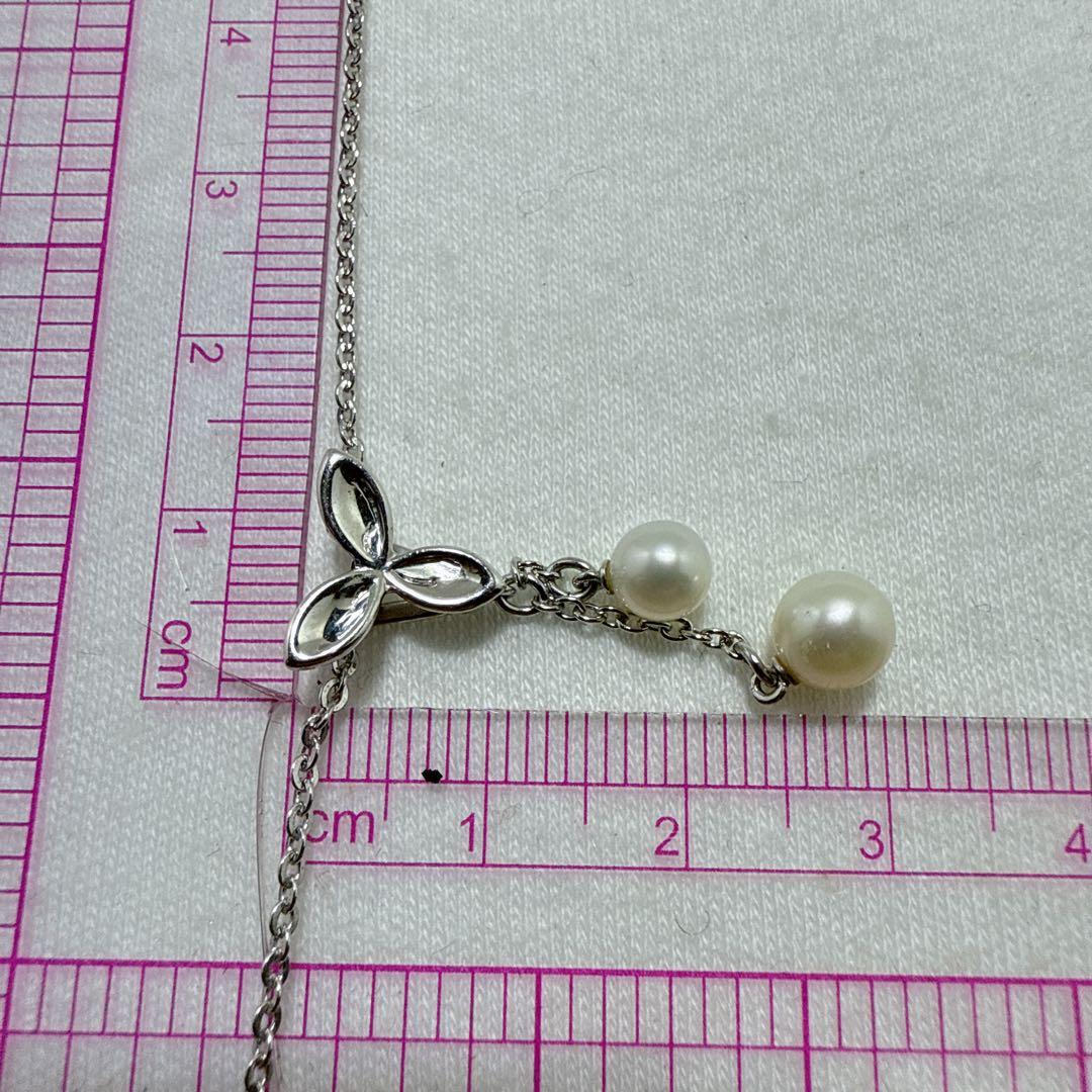 Tasaki silver necklace featuring two moving Akoya pearls on a 40 cm metal chain