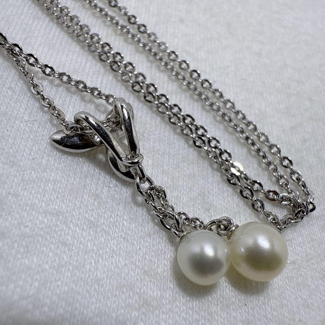 Tasaki silver necklace featuring two moving Akoya pearls on a 40 cm metal chain