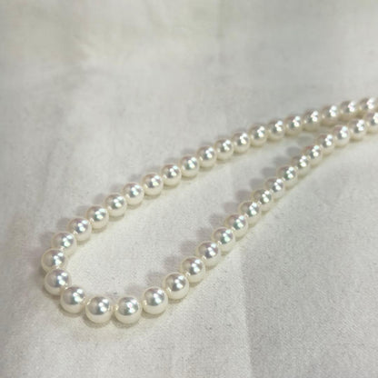 Akoya pearl necklace and matching earrings with white pearls and silver 925 necklace clasp and 14K white gold screw-back earrings