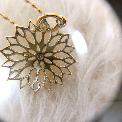 Agete K10 hollow gold necklace with flower motif and adjustable ball-slider clasp