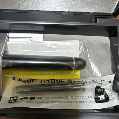 Pilot FKK-1000R-B fountain pen with fine tip and included ink cartridge