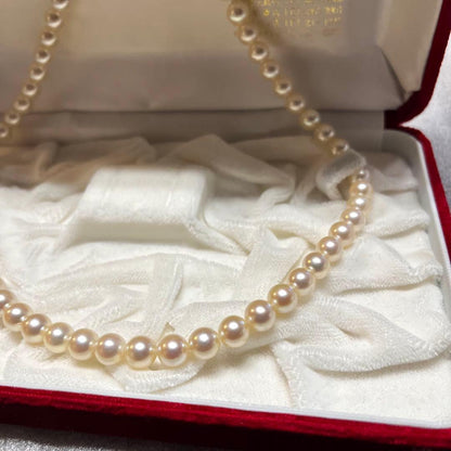 Elegant Akoya Pearl Necklace with 7mm pearls on a 43cm silver chain and silver clasp with 3 baby pearls
