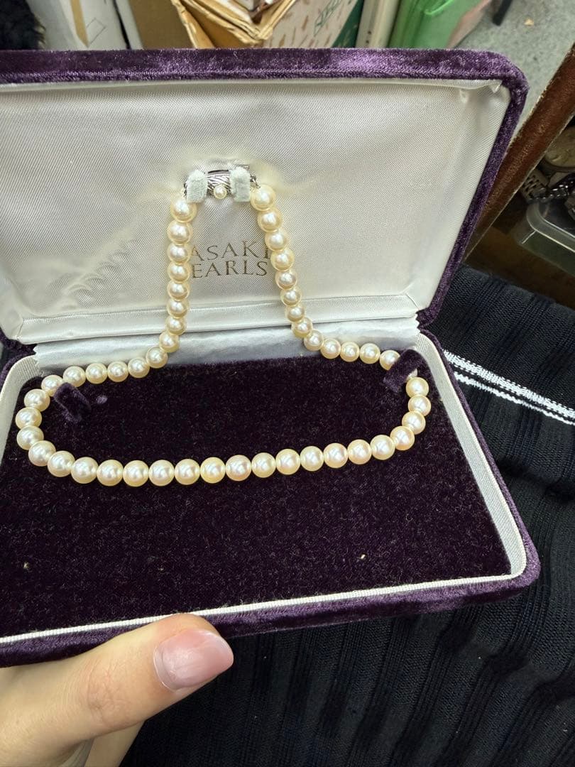 Tasaki 14-karat white gold necklace with a 7mm black pearl on a 38cm chain for ladies