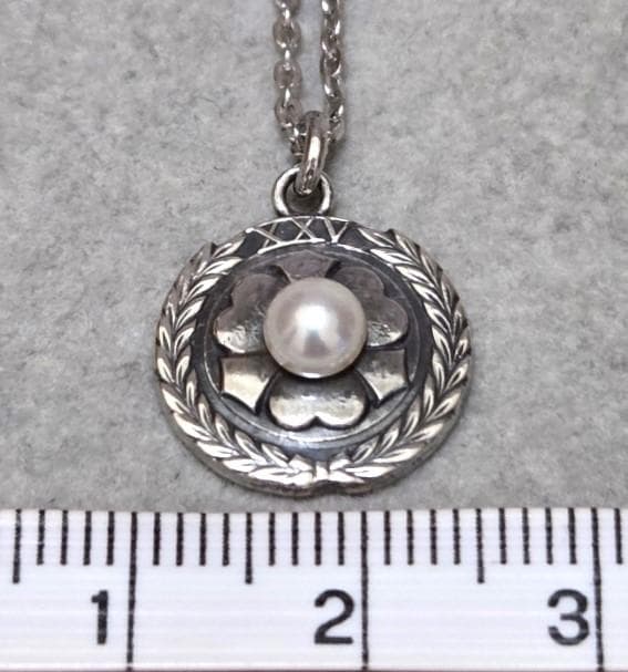 MIKIMOTO Pearl SILVER Necklace C2224 with 40cm length displayed on a white background
