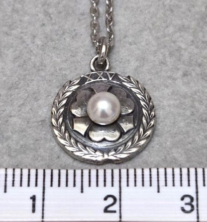MIKIMOTO Pearl SILVER Necklace C2224 with 40cm length displayed on a white background