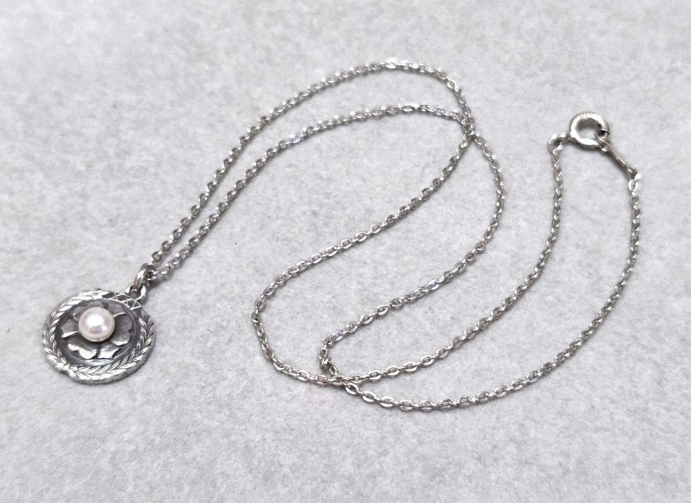 MIKIMOTO Pearl SILVER Necklace C2224 with 40cm length displayed on a white background