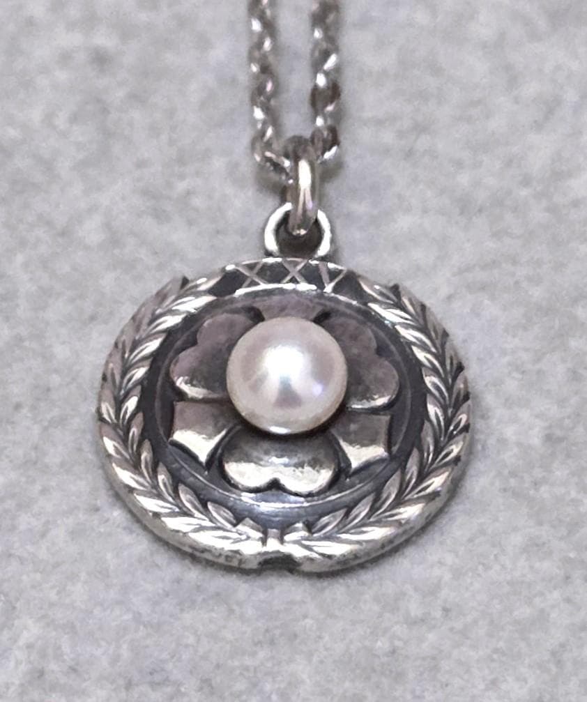 MIKIMOTO Pearl SILVER Necklace C2224 with 40cm length displayed on a white background