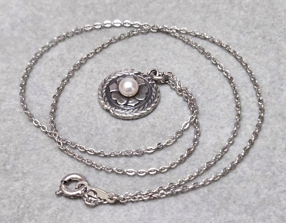 MIKIMOTO Pearl SILVER Necklace C2224 with 40cm length displayed on a white background