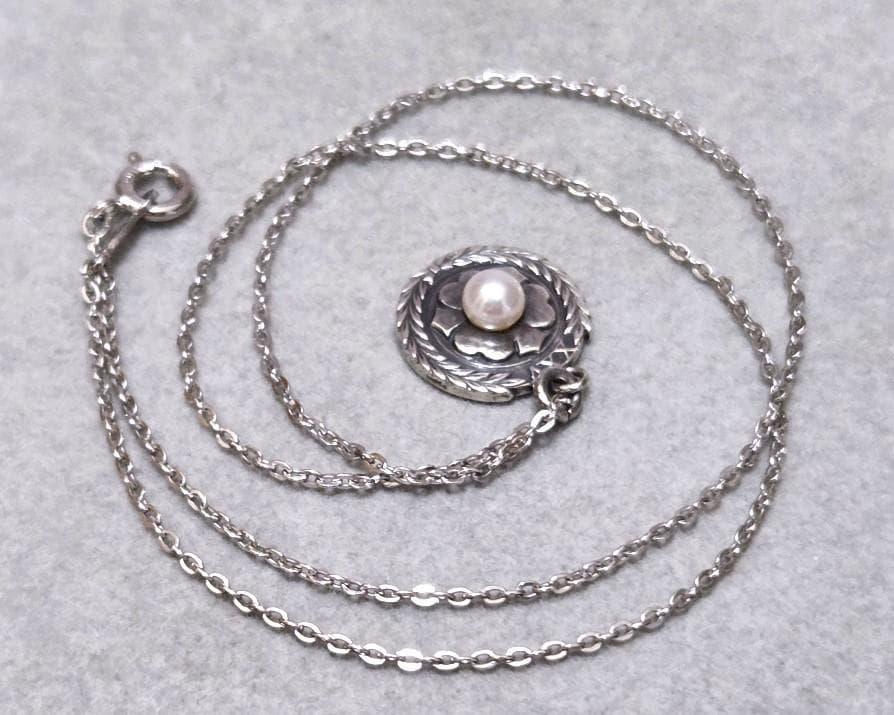 MIKIMOTO Pearl SILVER Necklace C2224 with 40cm length displayed on a white background