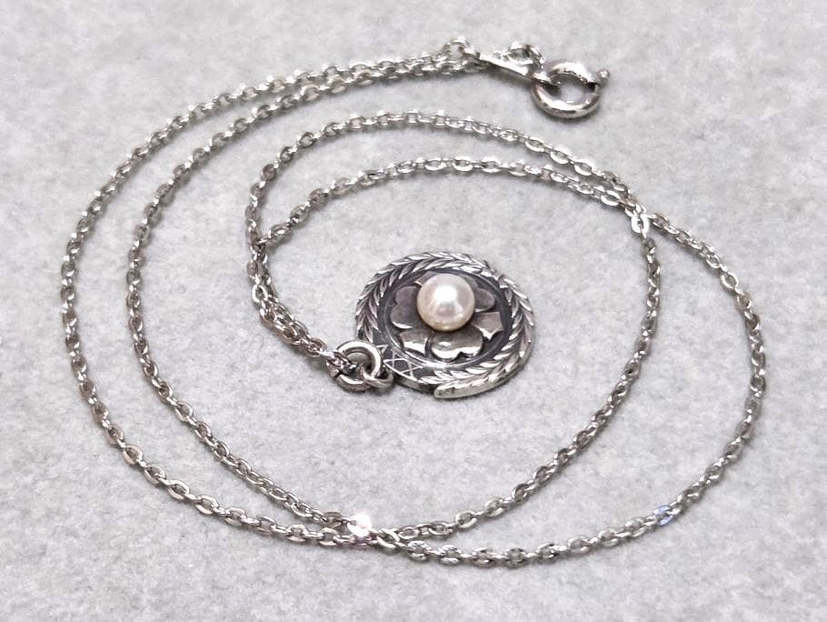 MIKIMOTO Pearl SILVER Necklace C2224 with 40cm length displayed on a white background