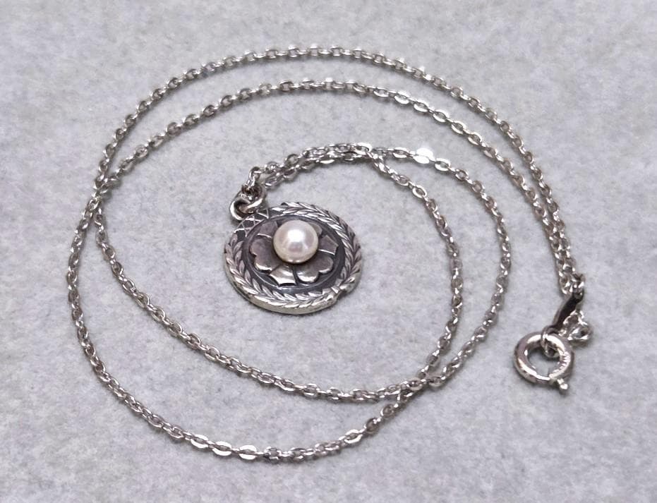 MIKIMOTO Pearl SILVER Necklace C2224 with 40cm length displayed on a white background