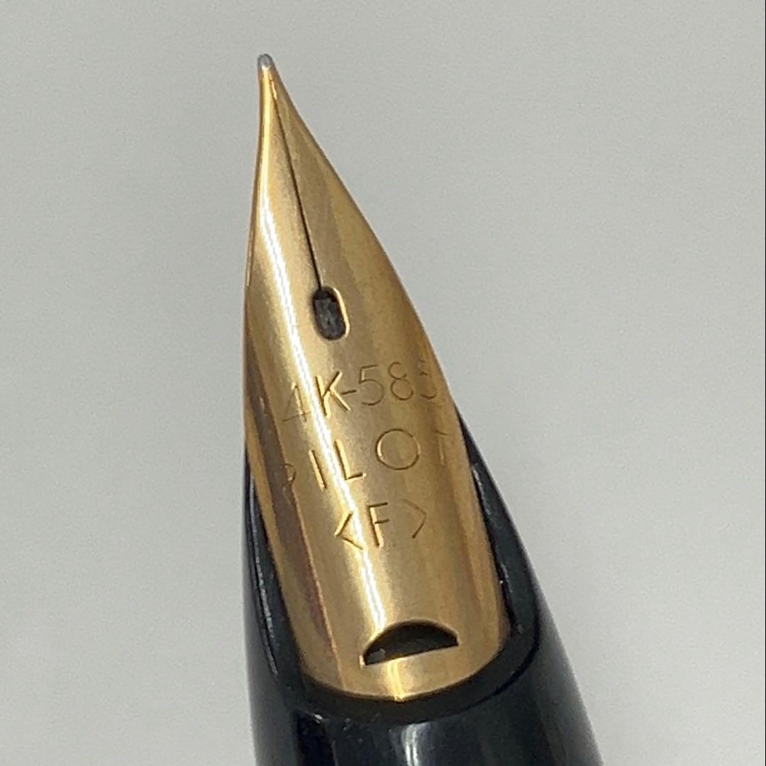 Pilot fountain pen with leather wrap and fine K14 nib, near unused condition, 13.2 cm length