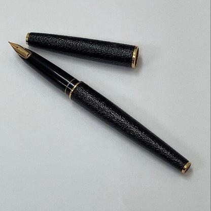 Pilot fountain pen with leather wrap and fine K14 nib, near unused condition, 13.2 cm length
