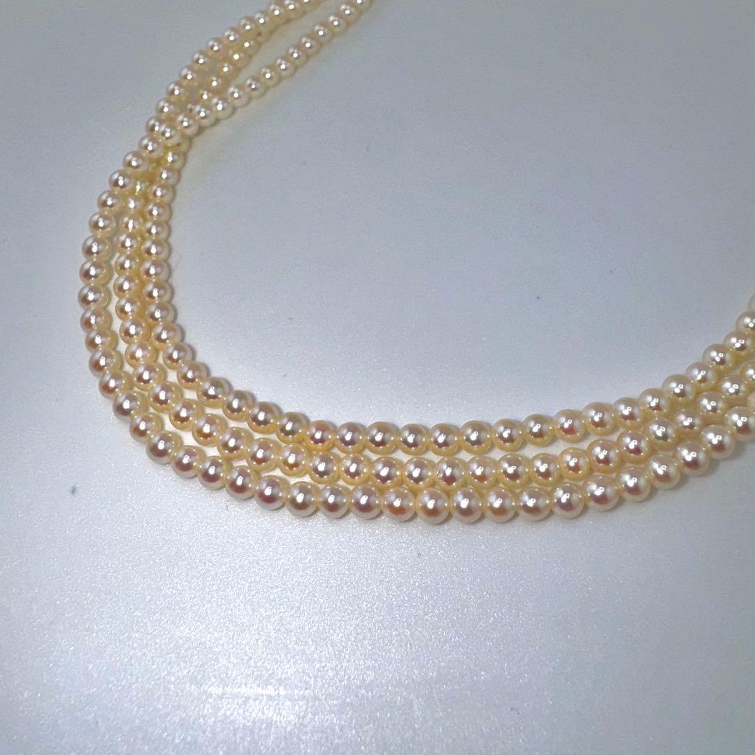 Law Mikimoto K14 yellow gold necklace with three rows of small 2.8mm Akoya baby pearls and Mikimoto clasp