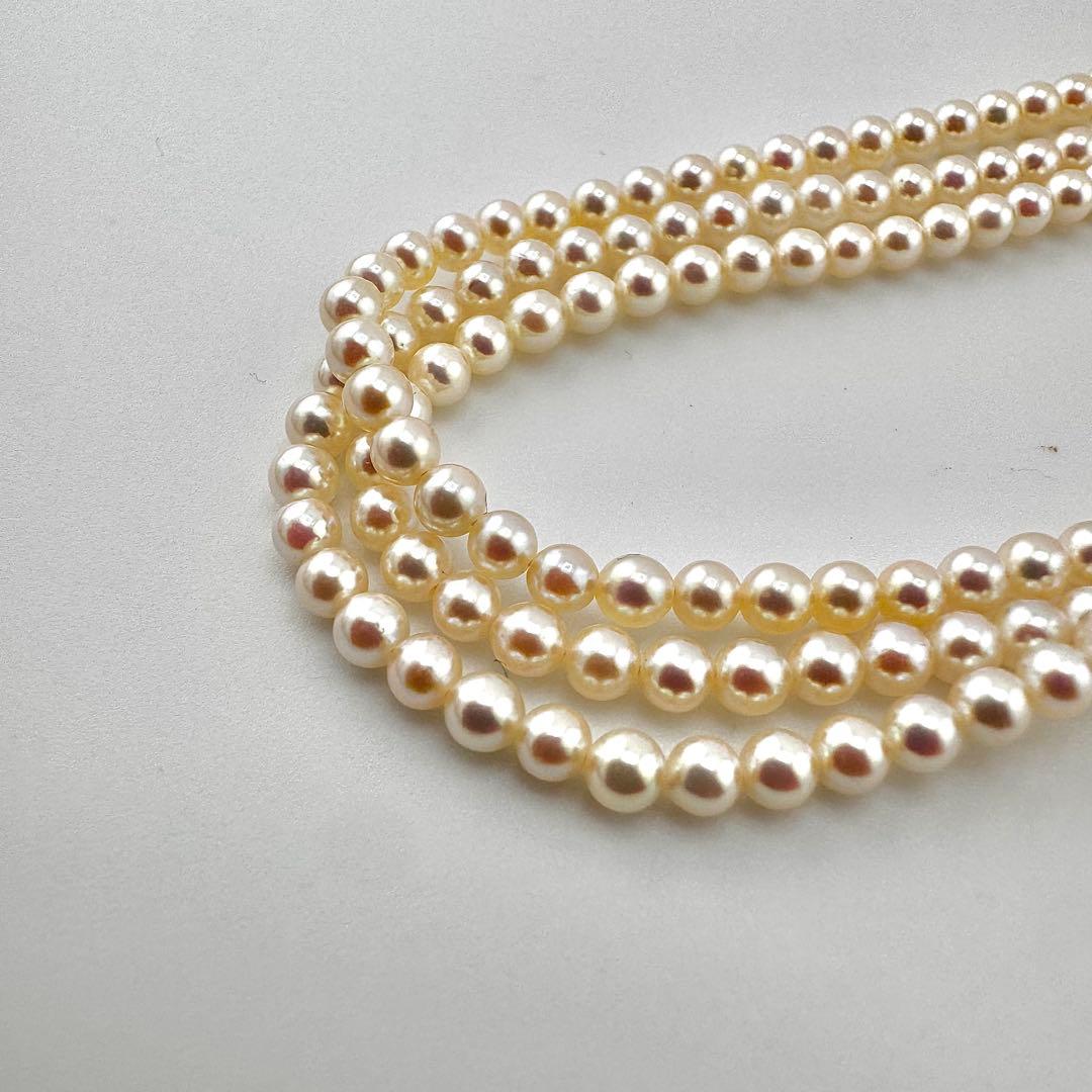 Law Mikimoto K14 yellow gold necklace with three rows of small 2.8mm Akoya baby pearls and Mikimoto clasp