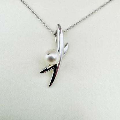 TASAKI Pearl Pendant Necklace in silver with white pearl on a 40cm chain displayed with box