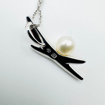 TASAKI Pearl Pendant Necklace in silver with white pearl on a 40cm chain displayed with box