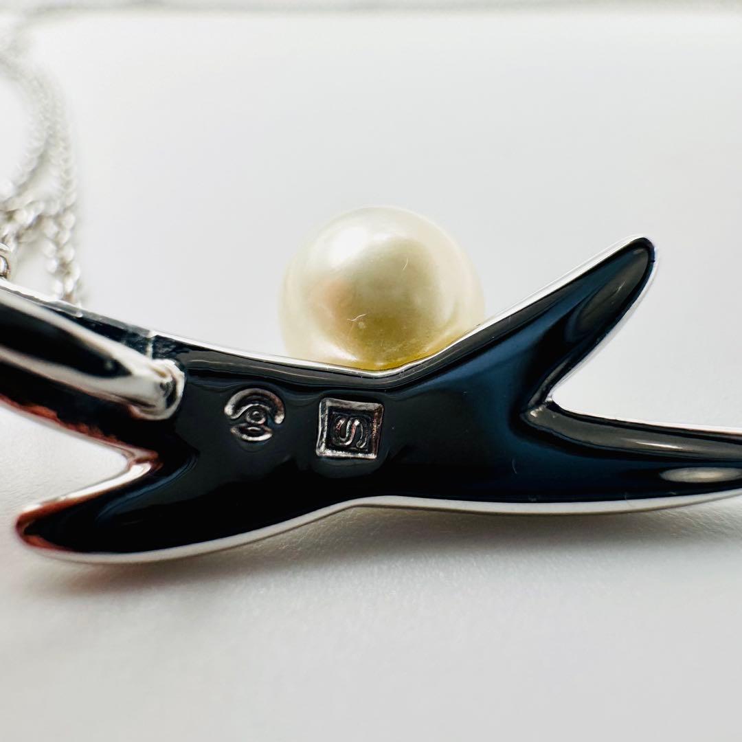 TASAKI Pearl Pendant Necklace in silver with white pearl on a 40cm chain displayed with box