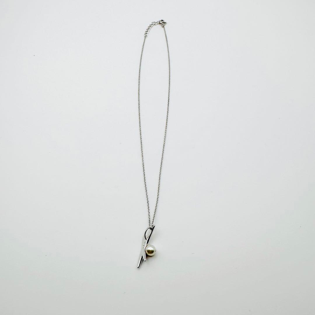 TASAKI Pearl Pendant Necklace in silver with white pearl on a 40cm chain displayed with box