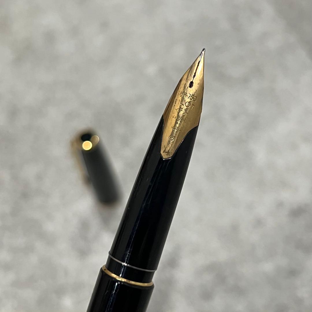 Pilot 18K nib fountain pen model H276 with fine gold nib and black body featuring gold-colored fittings and cap style design