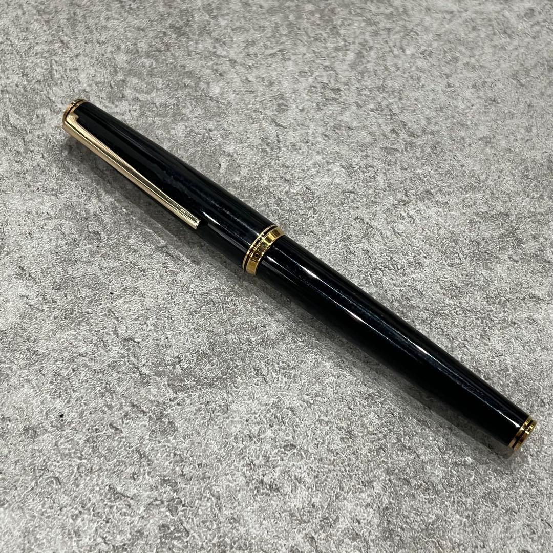 Pilot 18K nib fountain pen model H276 with fine gold nib and black body featuring gold-colored fittings and cap style design