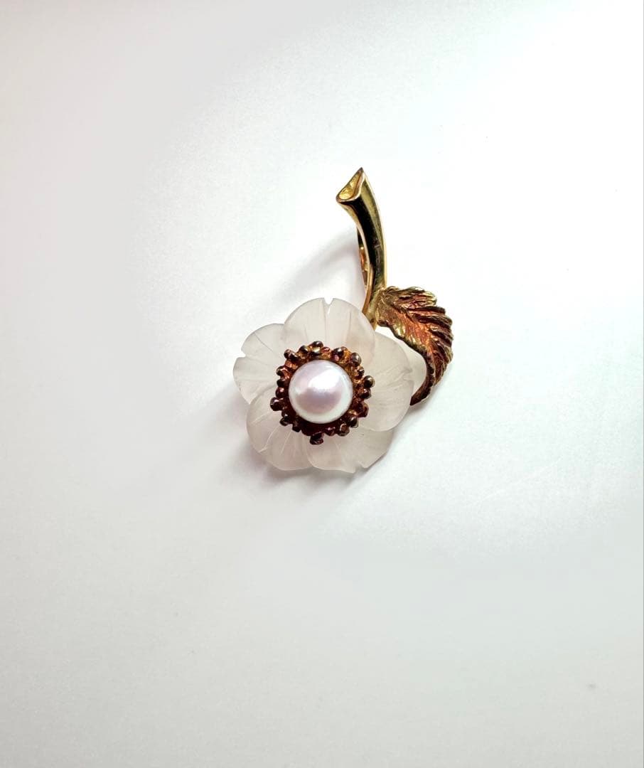 TASAKI K18 yellow gold flower motif pendant top with a 4.4mm baby pearl