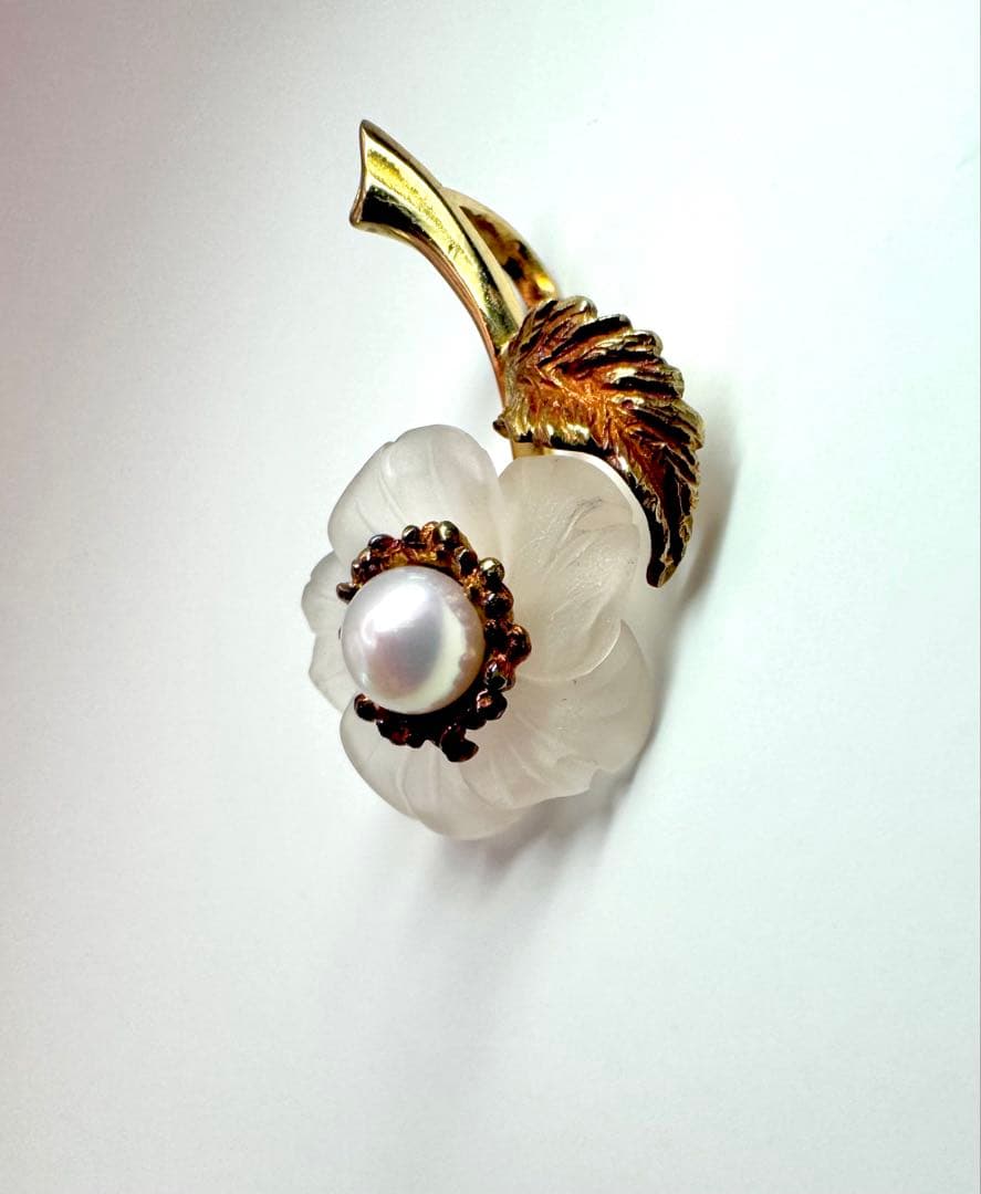 TASAKI K18 yellow gold flower motif pendant top with a 4.4mm baby pearl