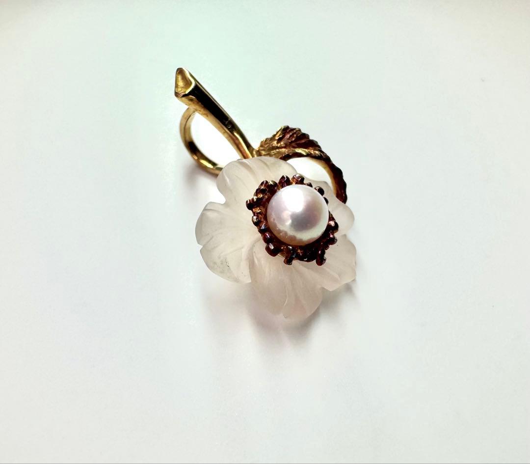 TASAKI K18 yellow gold flower motif pendant top with a 4.4mm baby pearl