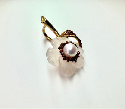 TASAKI K18 yellow gold flower motif pendant top with a 4.4mm baby pearl