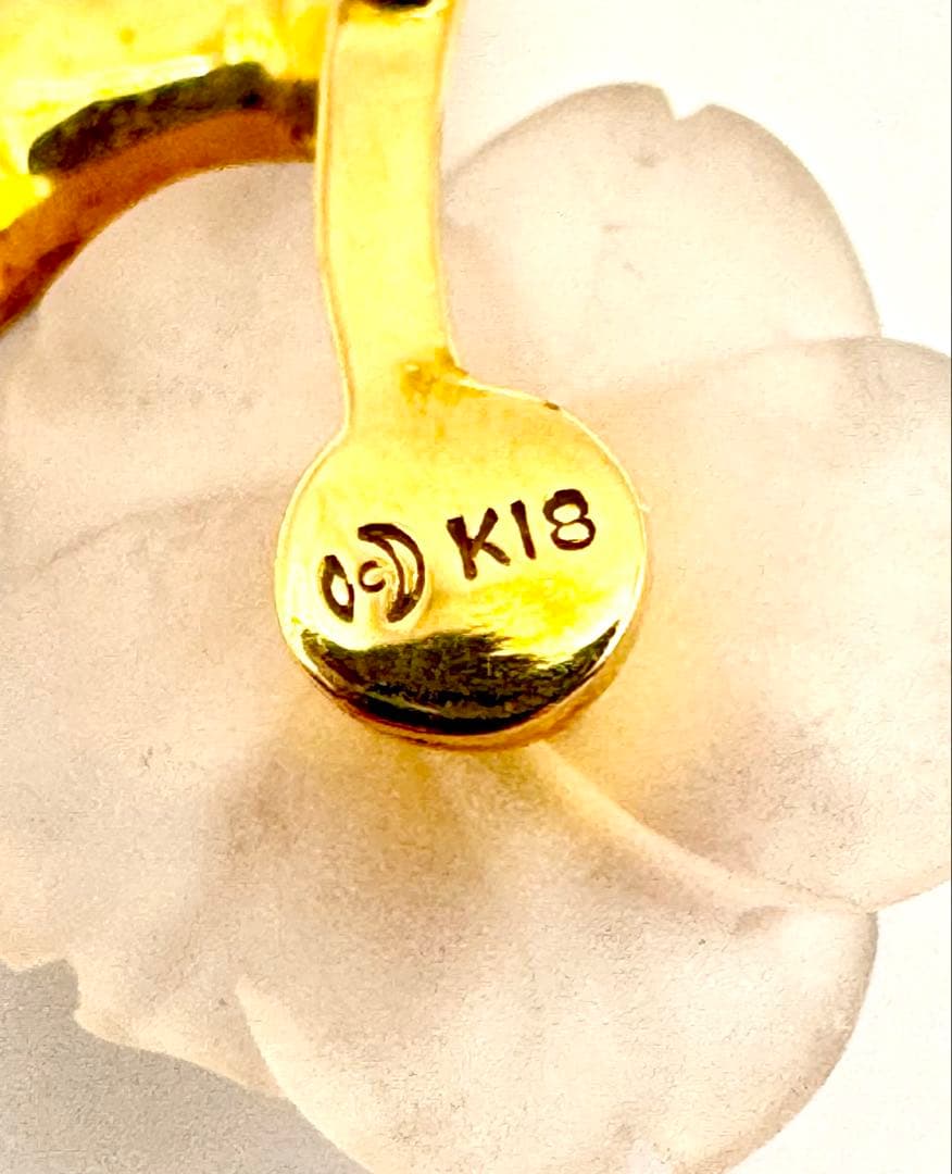 TASAKI K18 yellow gold flower motif pendant top with a 4.4mm baby pearl