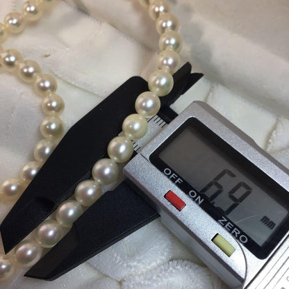 TASAKI Akoya long pearl necklace 84cm with 6.5-6.9mm white round pearls and pink green interference colors