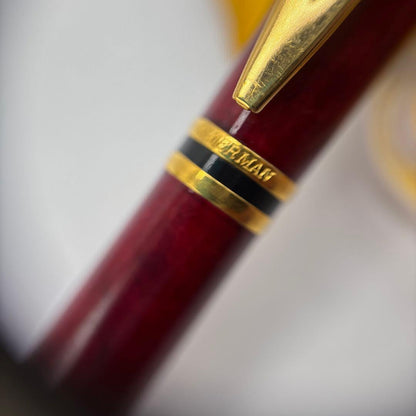 Waterman Laureat twist ballpoint pen in Bordeaux Red Marble with plastic body, used condition