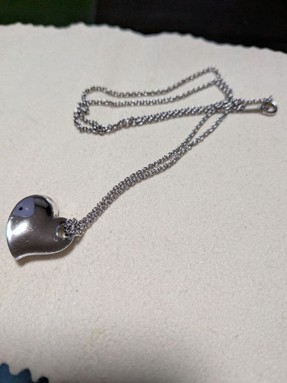 MIKIMOTO heart-shaped silver pendant necklace with 45 cm chain on white background