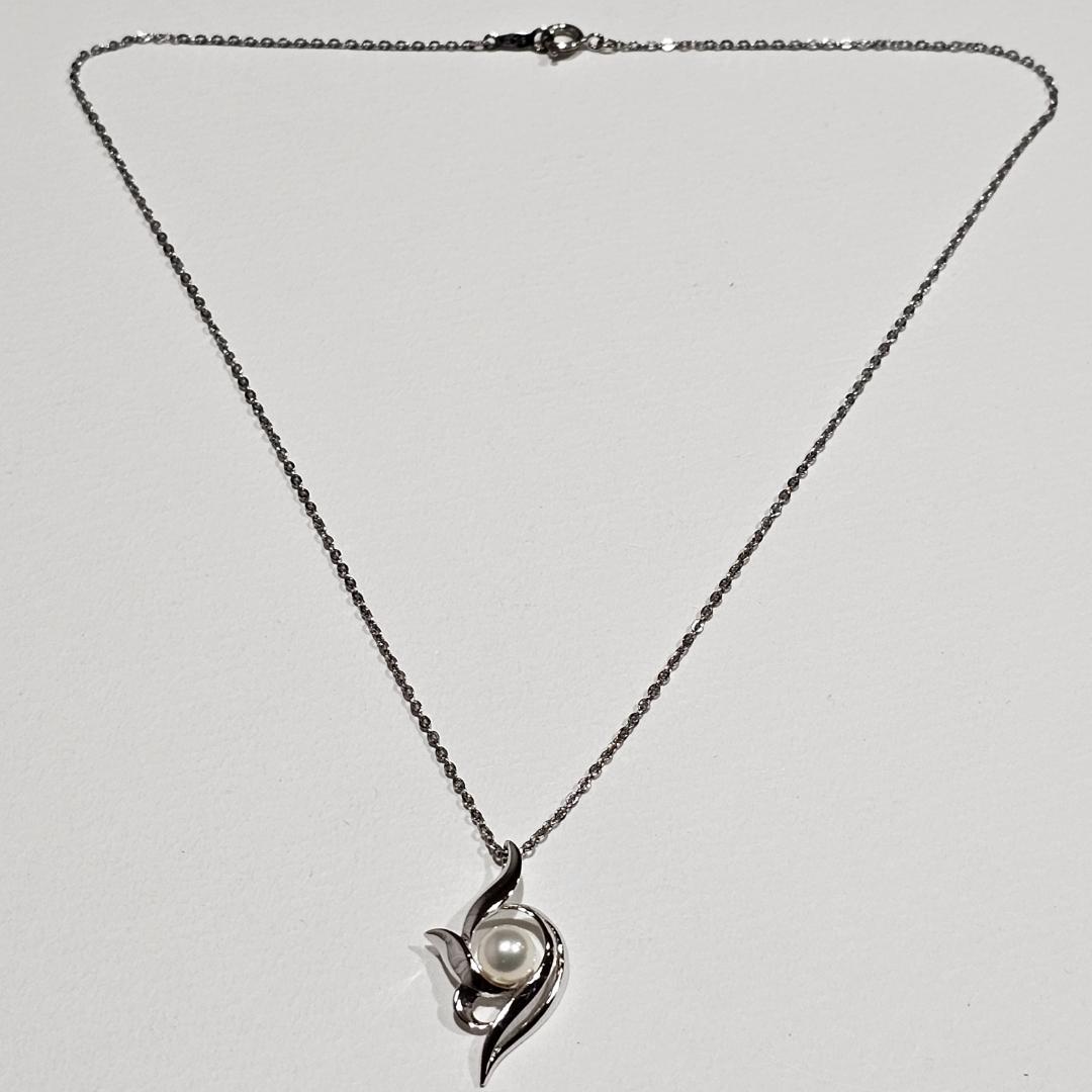 Mikimoto 1548 pearl necklace with 6mm pearls on a 40cm sterling silver chain
