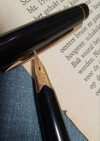 Pilot Elite 18K fountain pen short model H1273 with 18K750 tip and 11.9cm length