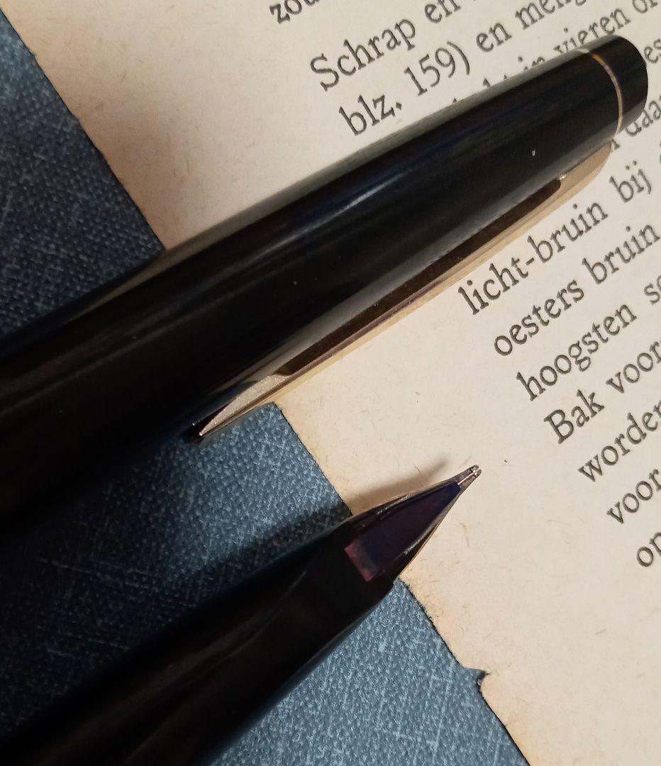 Pilot Elite 18K fountain pen short model H1273 with 18K750 tip and 11.9cm length