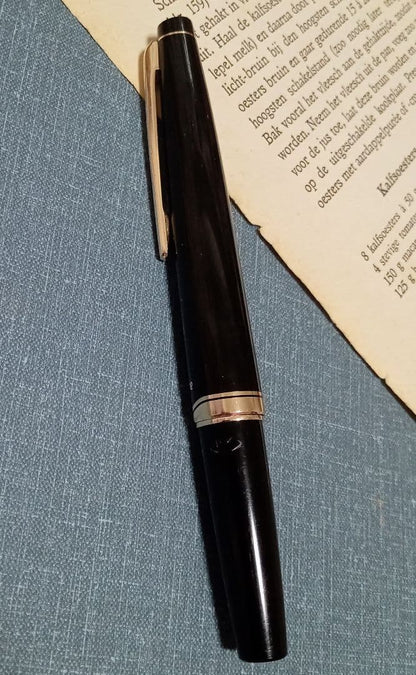 Pilot Elite 18K fountain pen short model H1273 with 18K750 tip and 11.9cm length