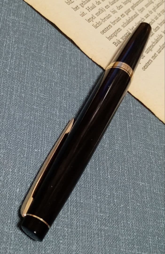 Pilot Elite 18K fountain pen short model H1273 with 18K750 tip and 11.9cm length