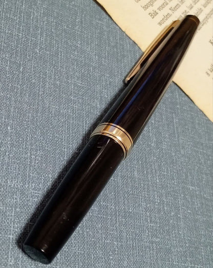 Pilot Elite 18K fountain pen short model H1273 with 18K750 tip and 11.9cm length
