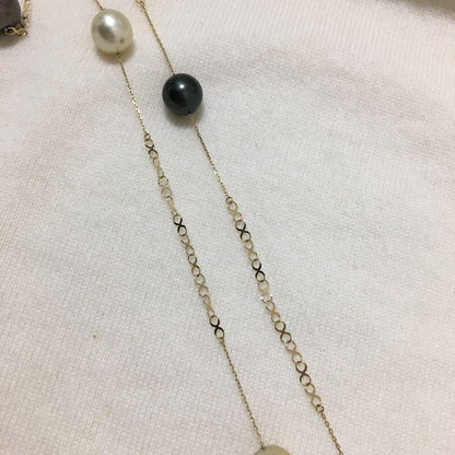 Jewelry Tsutsumi South Sea white butterfly pearl necklace with 12.5mm pearls on a white background