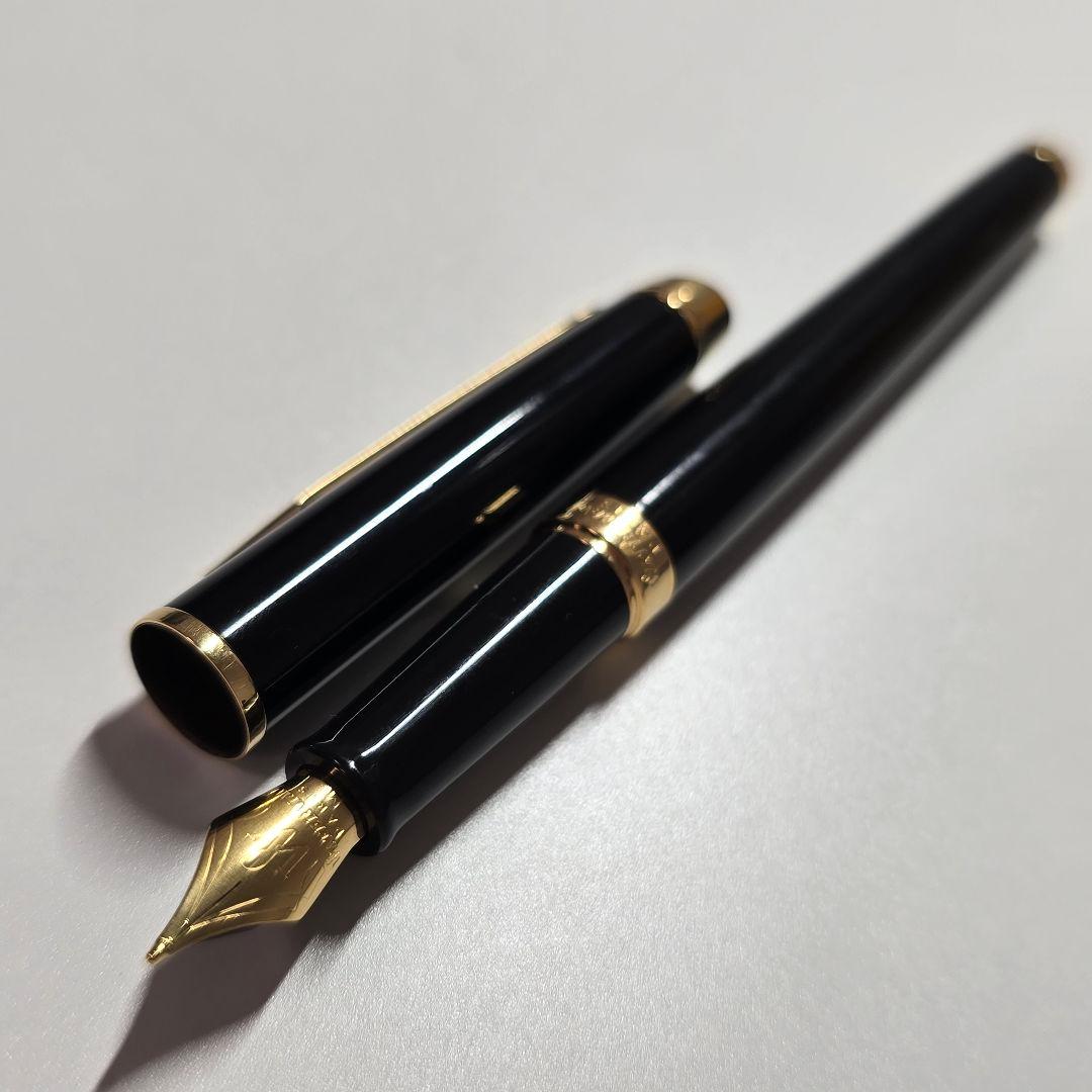 Waterman Fountain Pen in black body with gold color accents and gold nib