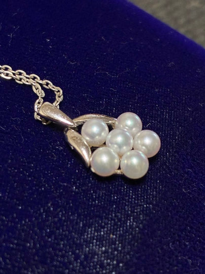MIKIMOTO Baby Pearl Necklace featuring 6 pearls and a flower-arrange pendant on a 40cm chain