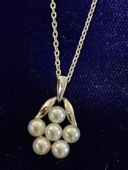 MIKIMOTO Baby Pearl Necklace featuring 6 pearls and a flower-arrange pendant on a 40cm chain