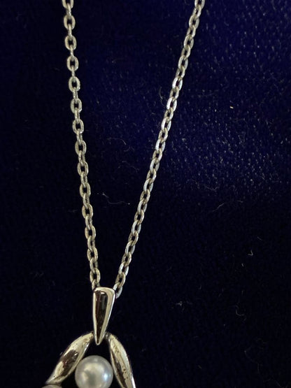 MIKIMOTO Baby Pearl Necklace featuring 6 pearls and a flower-arrange pendant on a 40cm chain