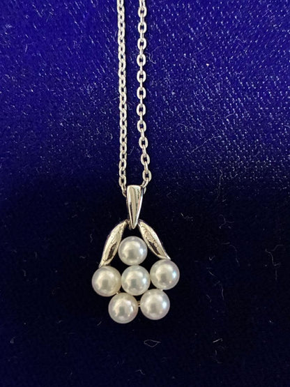 MIKIMOTO Baby Pearl Necklace featuring 6 pearls and a flower-arrange pendant on a 40cm chain