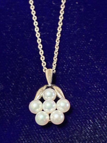 MIKIMOTO Baby Pearl Necklace featuring 6 pearls and a flower-arrange pendant on a 40cm chain