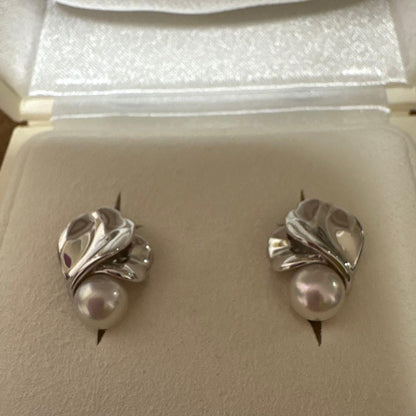 New Mikimoto elegant pearl necklace and matching silver earrings set